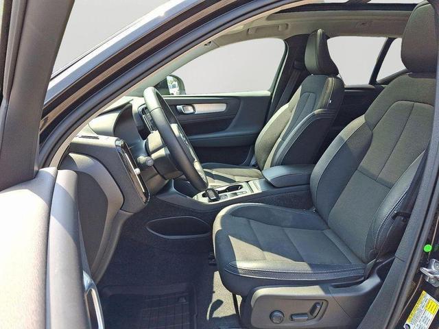 Photo of 2020 Onyx Black Metallic Volvo XC40