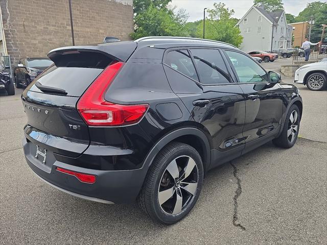 Photo of 2020 Onyx Black Metallic Volvo XC40