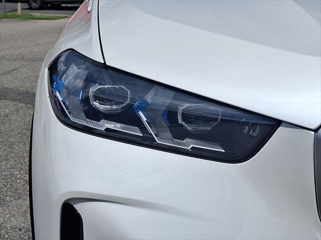 Photo of 2025 White BMW X5 PHEV