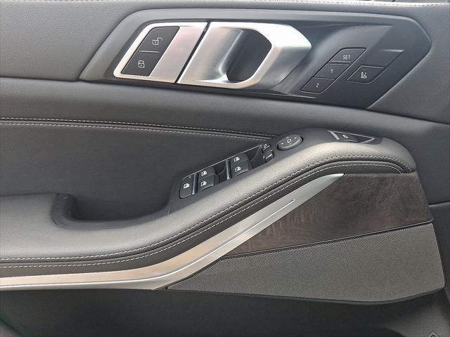 Photo of 2025 White BMW X5 PHEV