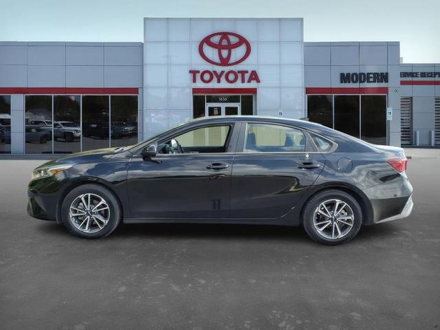 Photo of 2022 Black Kia Forte