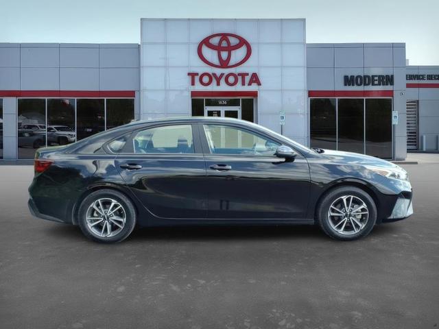 Photo of 2022 Black Kia Forte