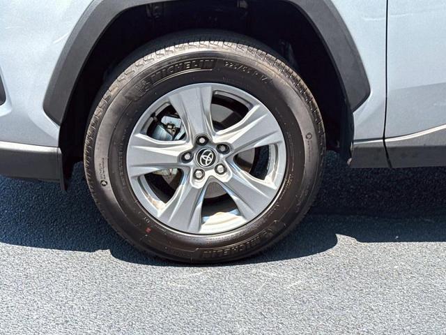Photo of 2025 Silver Toyota RAV4 Hybrid