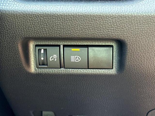 Photo of 2025 Silver Toyota RAV4 Hybrid
