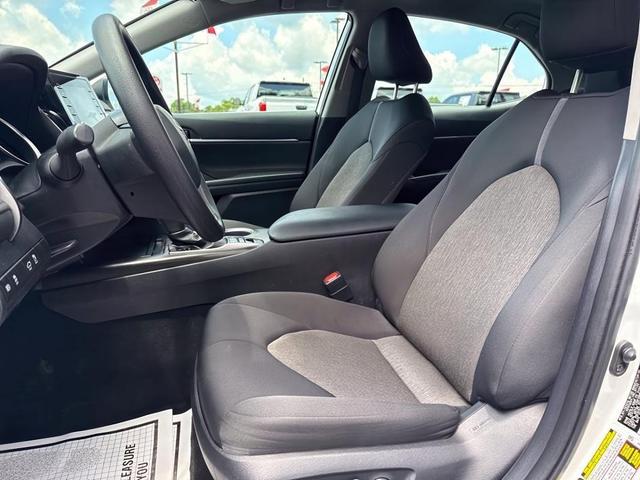 Photo of 2022 White Toyota Camry Hybrid