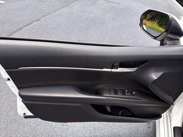 Photo of 2022 White Toyota Camry Hybrid