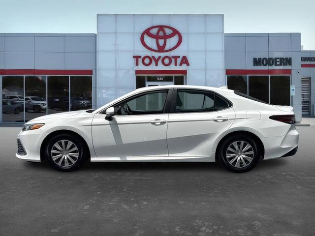 Photo of 2022 White Toyota Camry Hybrid