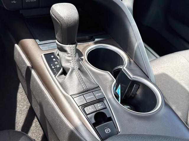 Photo of 2022 White Toyota Camry Hybrid