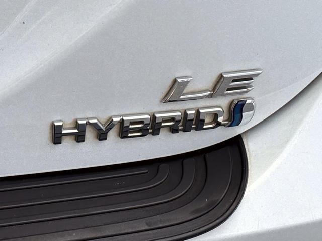 Photo of 2022 White Toyota Camry Hybrid