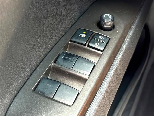 Photo of 2022 White Toyota Camry Hybrid