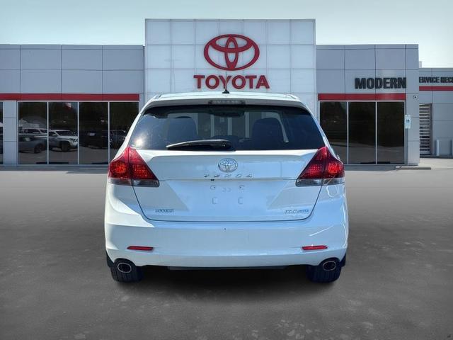 Photo of 2013 White Toyota Venza