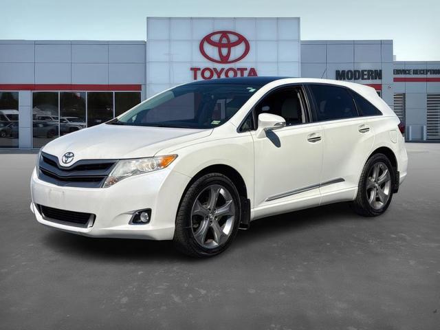 Photo of 2013 White Toyota Venza
