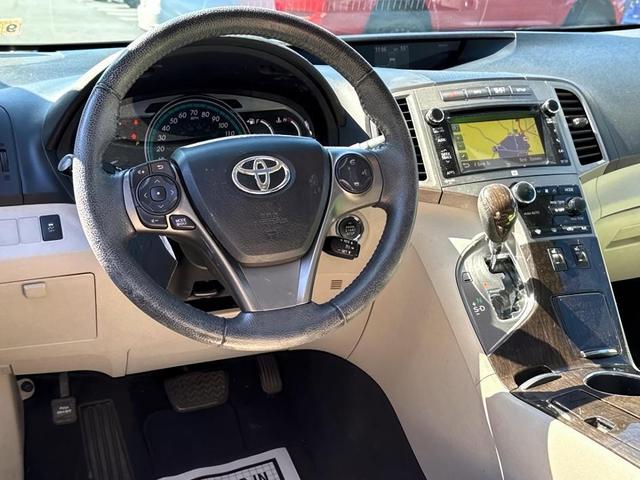 Photo of 2013 White Toyota Venza