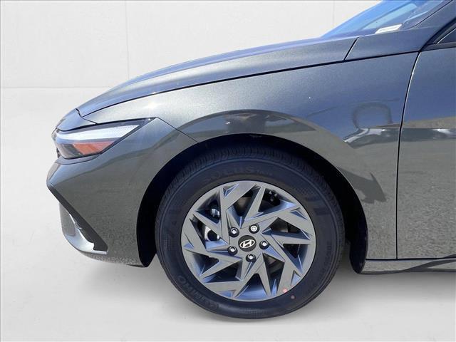 Photo of 2025 Amazon Gray Hyundai ELANTRA HEV