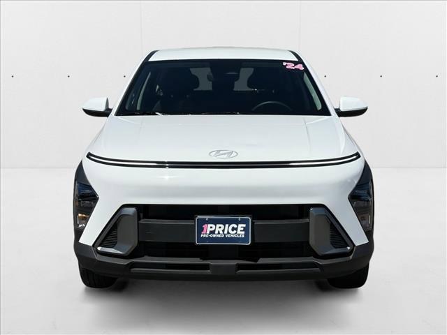 Photo of 2024 Atlas White Hyundai KONA