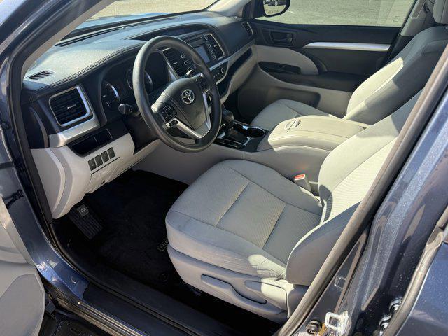 Photo of 2014 Shoreline Blue Pearl Toyota Highlander