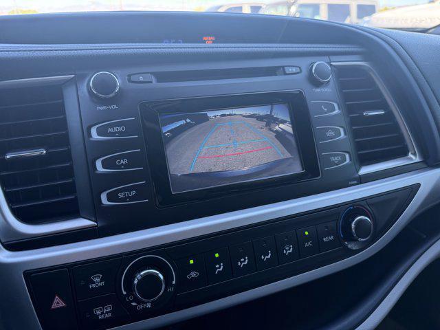 Photo of 2014 Shoreline Blue Pearl Toyota Highlander