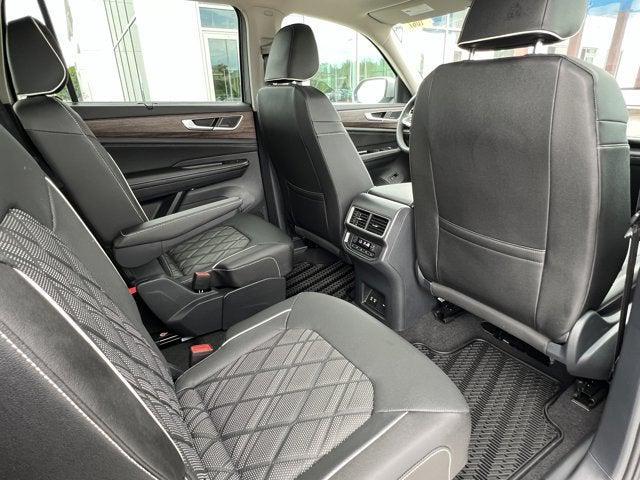 Photo of 2025 Silver Mist Metallic Volkswagen Atlas