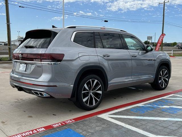Photo of 2025 Silver Mist Metallic Volkswagen Atlas