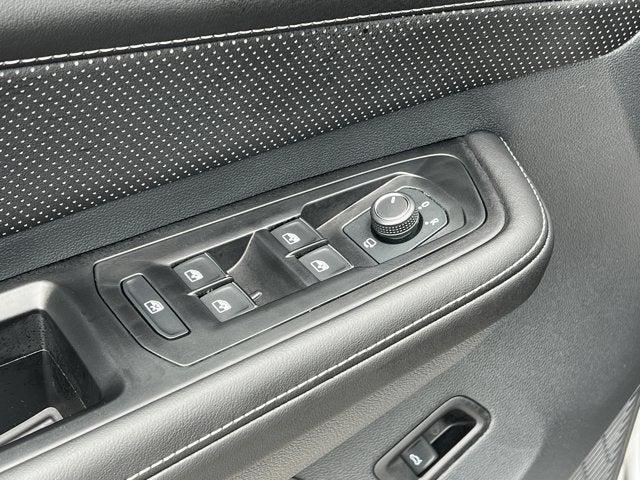 Photo of 2025 Silver Mist Metallic Volkswagen Atlas