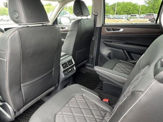 Photo of 2025 Silver Mist Metallic Volkswagen Atlas