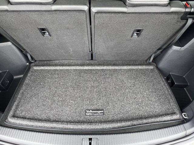 Photo of 2025 Silver Mist Metallic Volkswagen Atlas