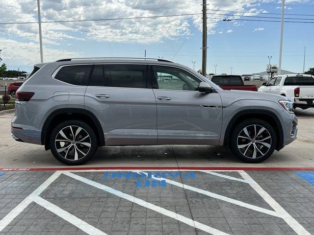 Photo of 2025 Silver Mist Metallic Volkswagen Atlas