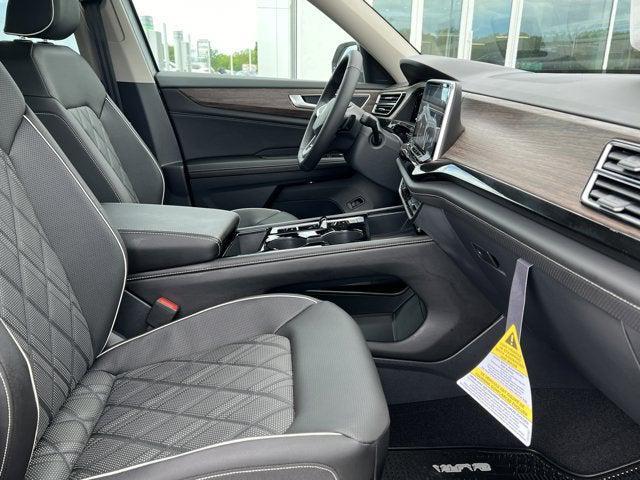 Photo of 2025 Silver Mist Metallic Volkswagen Atlas