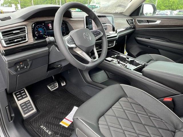 Photo of 2025 Silver Mist Metallic Volkswagen Atlas