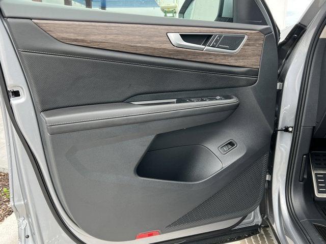 Photo of 2025 Silver Mist Metallic Volkswagen Atlas