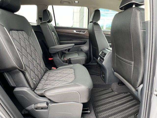 Photo of 2025 Silver Mist Metallic Volkswagen Atlas