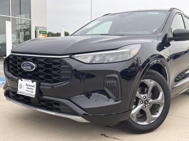 Photo of 2024 Black Metallic Ford Escape