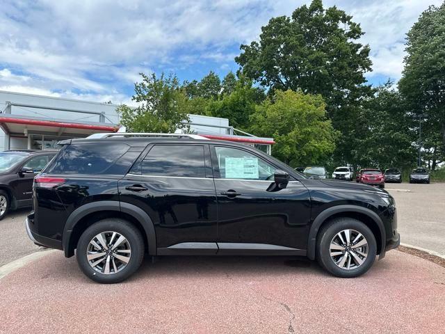 Photo of 2025 Black Nissan Pathfinder