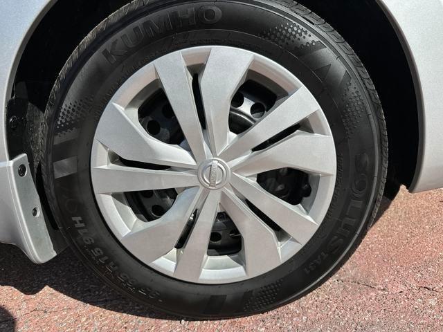Photo of 2025 Brilliant Silver Metallic Nissan Versa