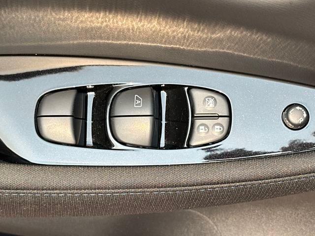 Photo of 2025 Gun Metallic Nissan Leaf