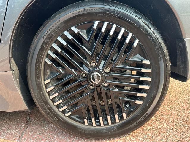 Photo of 2025 Gun Metallic Nissan Leaf