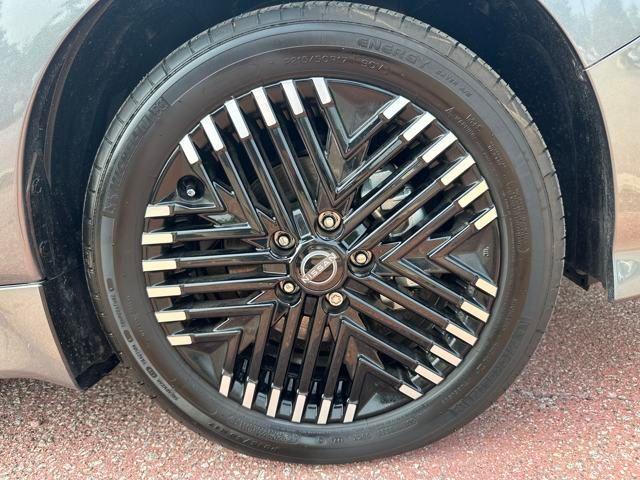 Photo of 2025 Gun Metallic Nissan Leaf
