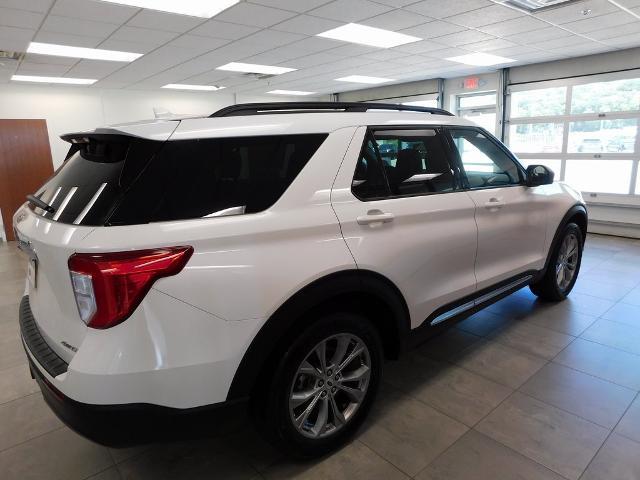 Photo of 2023 STAR WHITE MET TRI-COAT Ford Explorer