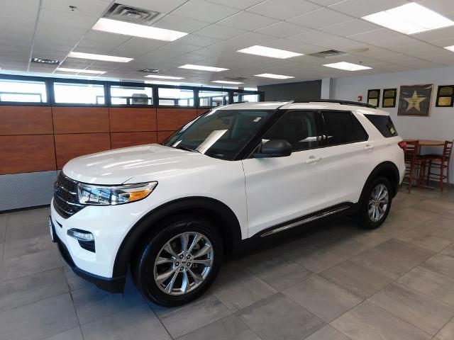 Photo of 2023 STAR WHITE MET TRI-COAT Ford Explorer