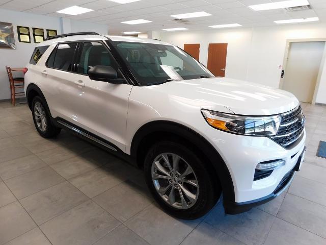 Photo of 2023 STAR WHITE MET TRI-COAT Ford Explorer