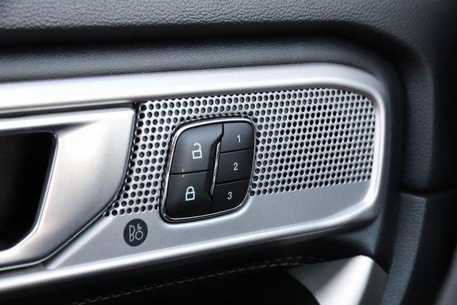 Photo of 2023 Blue Metallic Ford Explorer