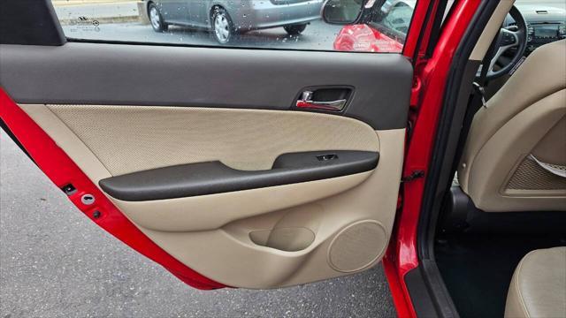 Photo of 2011 Red Hyundai Elantra Touring