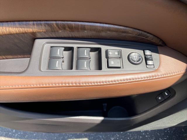 Photo of 2017 White Acura MDX