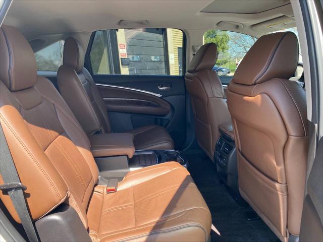 Photo of 2017 White Acura MDX
