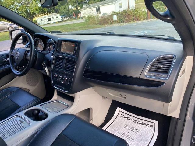 Photo of 2019 Gray Dodge Grand Caravan