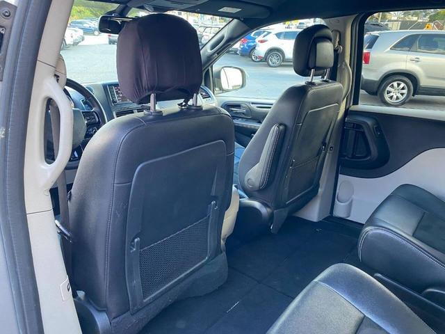 Photo of 2019 Gray Dodge Grand Caravan