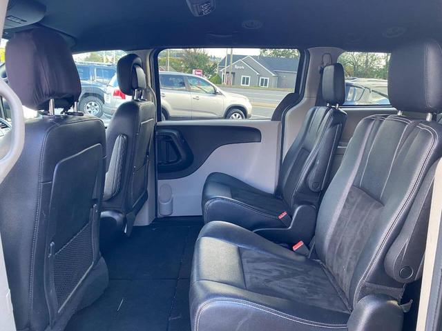 Photo of 2019 Gray Dodge Grand Caravan