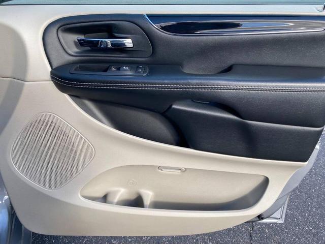 Photo of 2019 Gray Dodge Grand Caravan