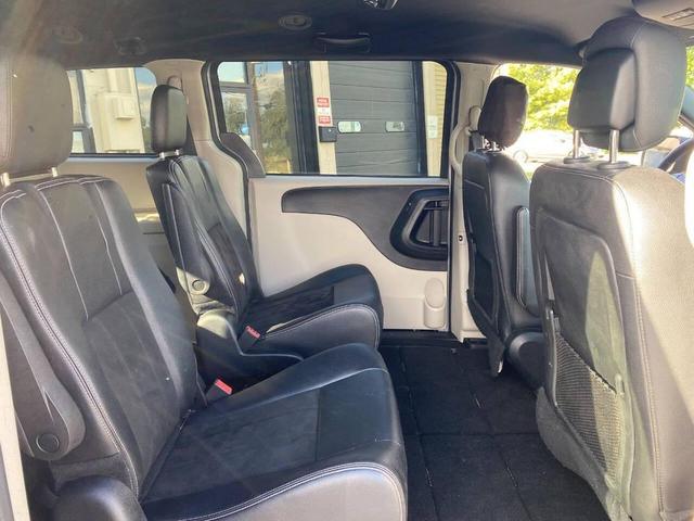 Photo of 2019 Gray Dodge Grand Caravan