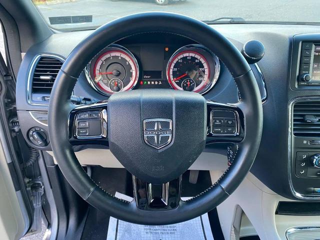 Photo of 2019 Gray Dodge Grand Caravan